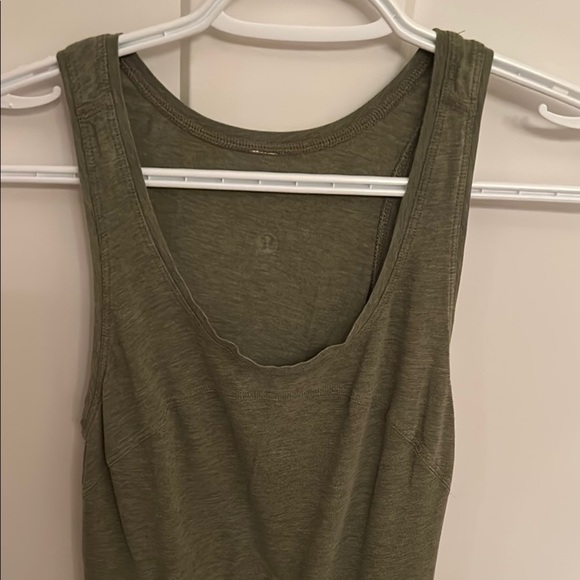 Lululemon Athletica Green Fitted Sleeveless Tank Top - Picture 2 of 4